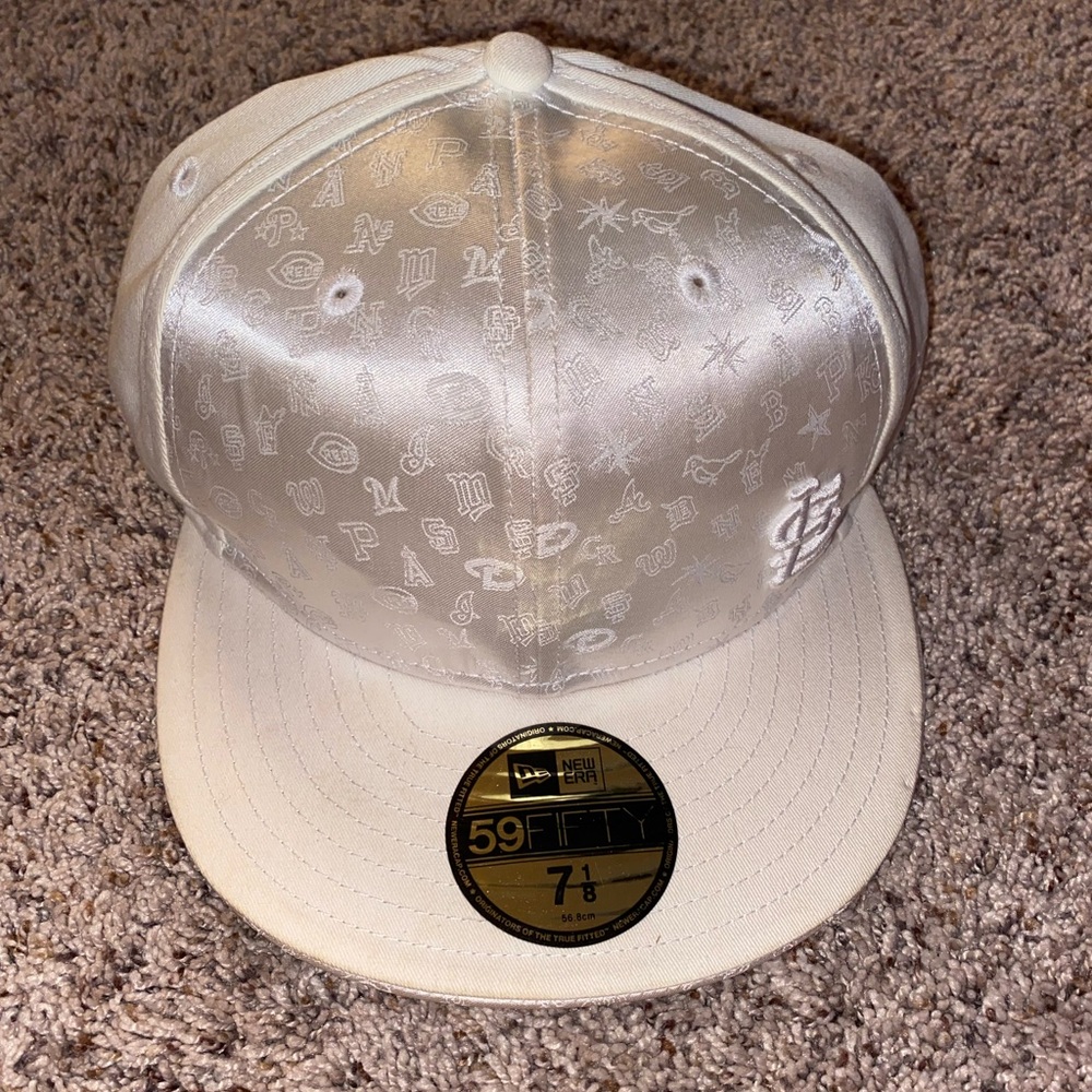 NEW ERA 59FIFTY MLB Teams Fitted Hat Size 7 1/8” (56.8cm)